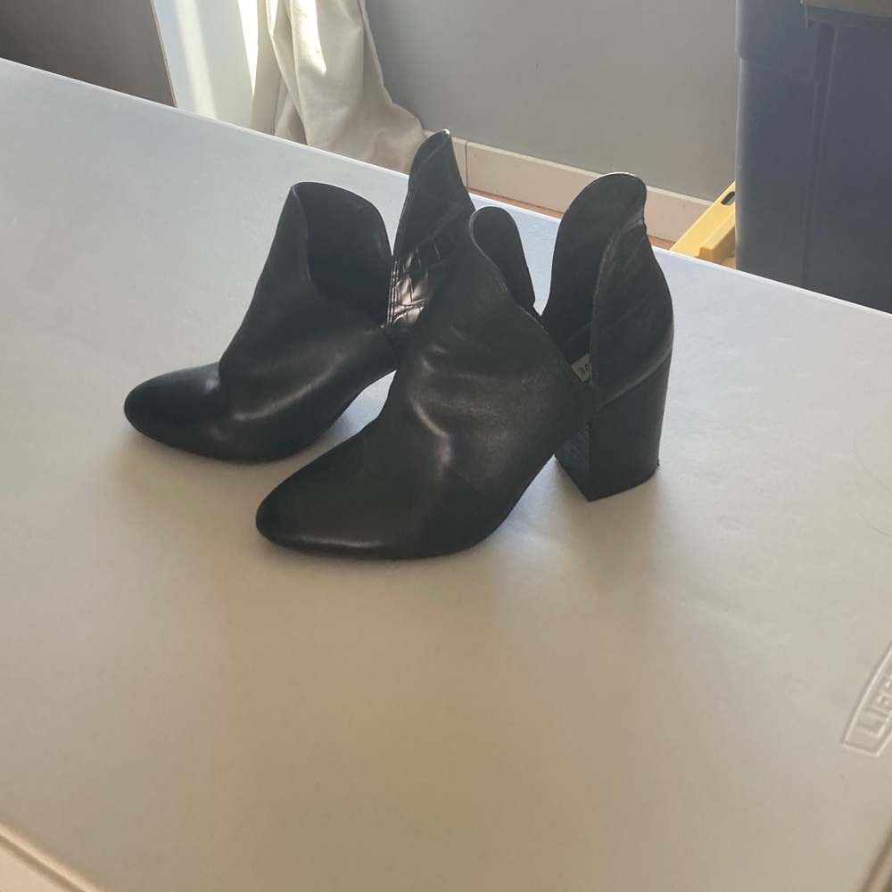 Steve Madden Leather Black Pointed-Toe Block Heel Ankle Booties